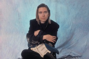 Portrait of musician Eric Johnson, Pittsburgh, Pennsylvania, November 1, 1991. (Photo by Paul Natkin/Getty Images)