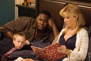 THE BLIND SIDE, from left: Jae Head, Quinton Aaron, Sandra Bullock, 2009. Ph: Ralph Nelson/©Warner Bros./Courtesy Everett Collection